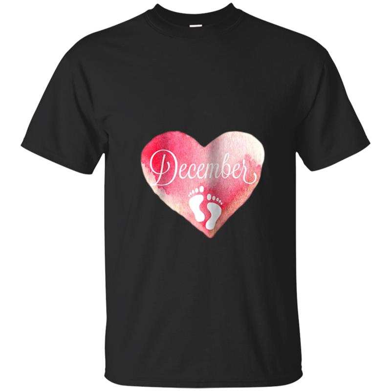 Pregnancy Announcemen with Heart Due December 2018 T-shirt-mt